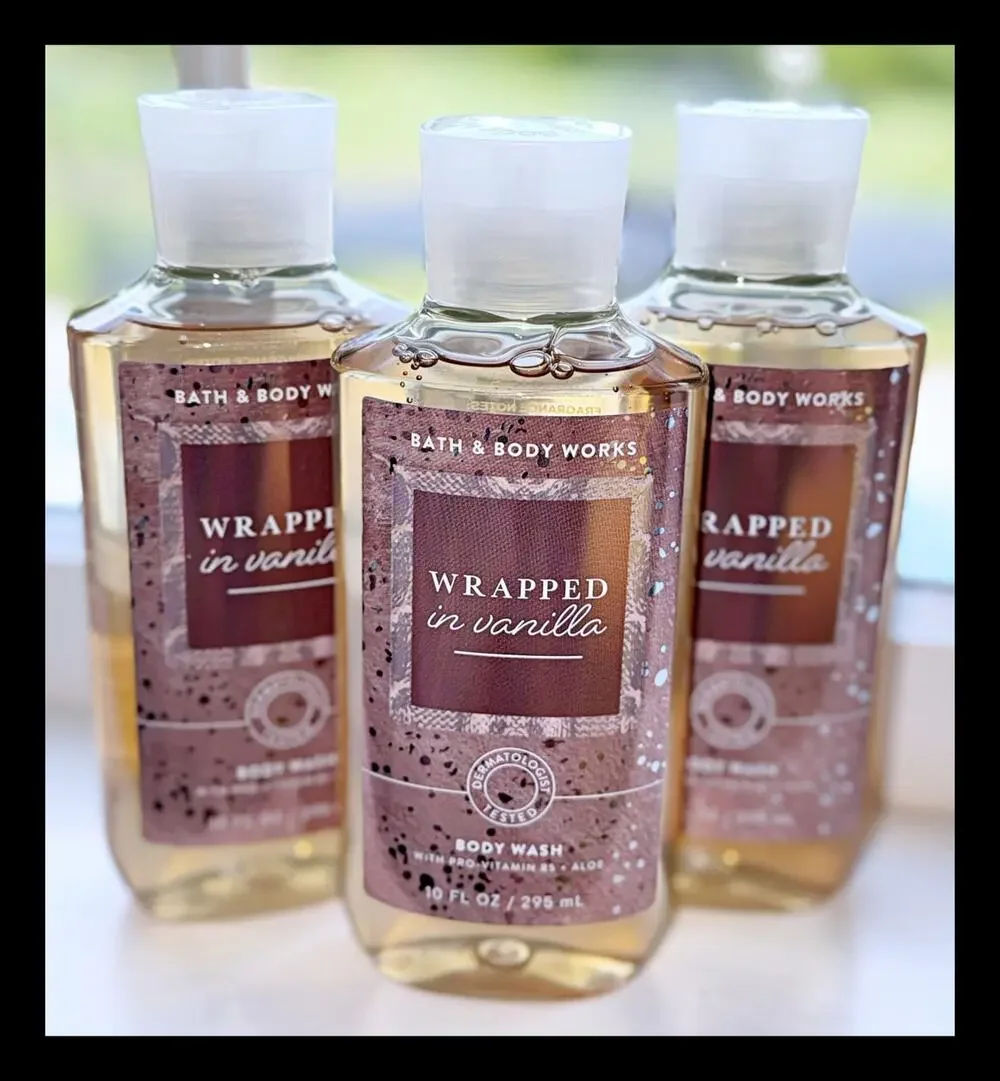 Bath & Body Works Wrapped in Vanilla 10oz Shower Gel Body Wash with Aloe B5 x3